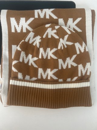 Conjunto Michael Kors Gorro y Bufanda Nuevo