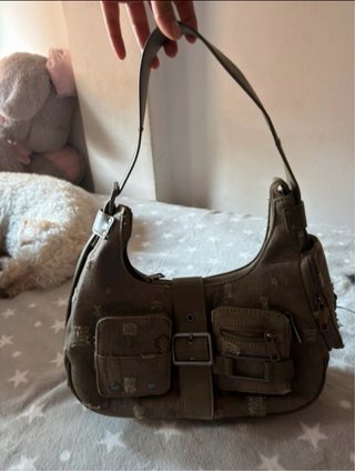 Bolso Bershka verde militar nuevo sin uso