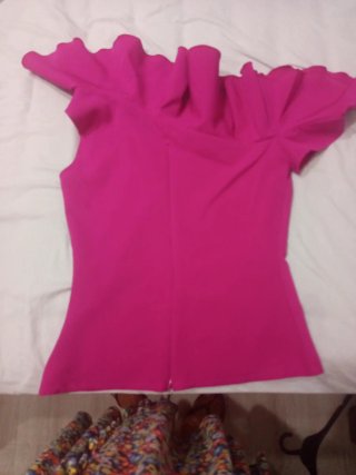 Blusa buganvilla con volantes y cremallera detrás
