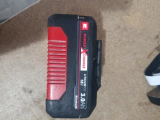 Taladro percutor Einhell 18V con maletín.