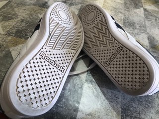 Zapatillas Reebok chico blancas y negras