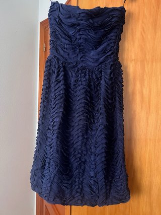 Vestido azul sin tirantes con textura