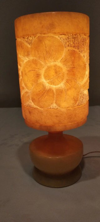 Lámpara de mármol floral beige