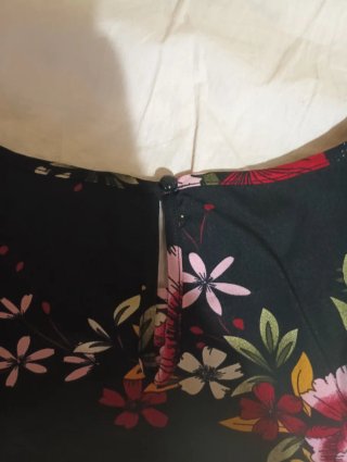 Blusa floral negra