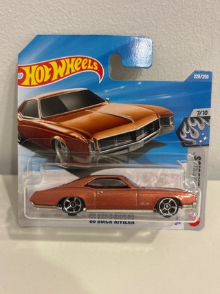 Hot Wheels 66 Buick Riviera Naranja