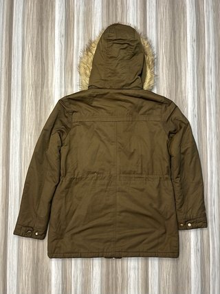 Chaqueta verde militar con capucha