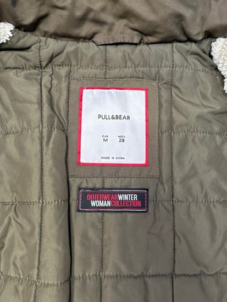 Chaqueta verde militar con capucha