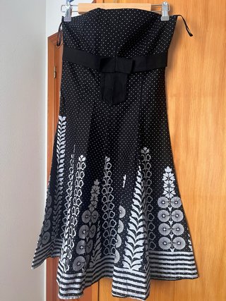 Vestido negro con lunares y estampado