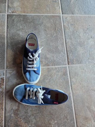Tenis Levi's azules