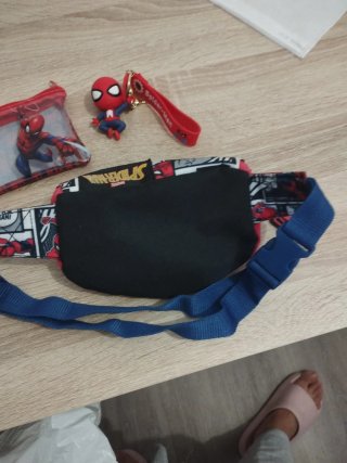 Lote Spiderman: Riñonera, Estuche y Llavero