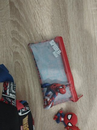 Lote Spiderman: Riñonera, Estuche y Llavero