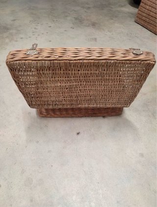 Maleta cesta mimbre antigua