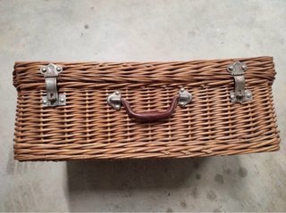 Maleta cesta mimbre antigua
