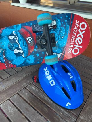 Monopatín Oxelo y Casco Azul de regalo