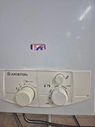 Termo de gas Ariston 11L