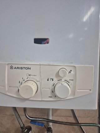 Termo de gas Ariston 11L
