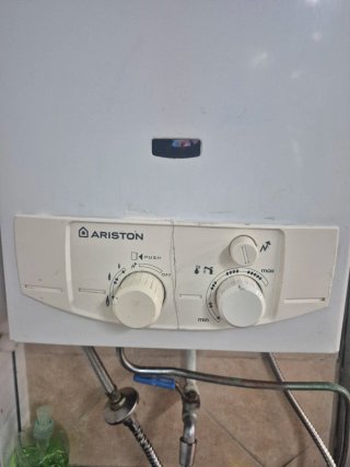Termo de gas Ariston 11L