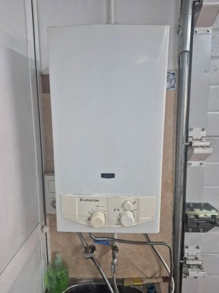 Termo de gas Ariston 11L