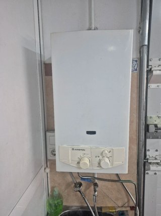 Termo de gas Ariston 11L