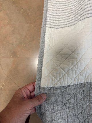 Colcha bouti texturizada beige y gris