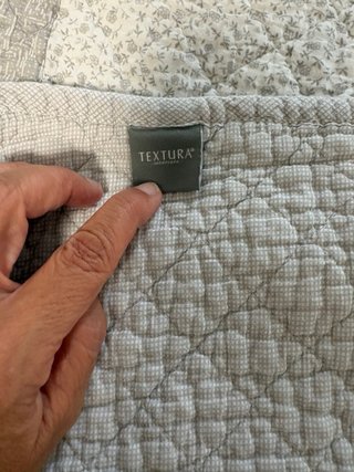 Colcha bouti texturizada beige y gris