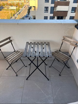 Mesa y 2 Sillas Balcón Madera y Metal