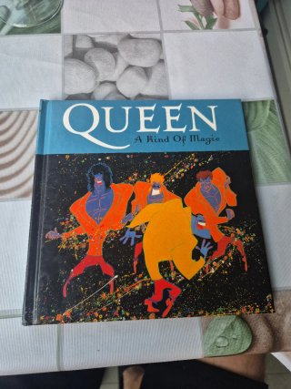 Libro CD Queen A Kind Of Magic
