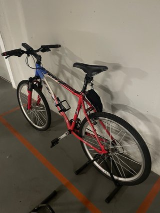 Bicicleta BH Aluminio Sierra Nevada. Ruedas finas