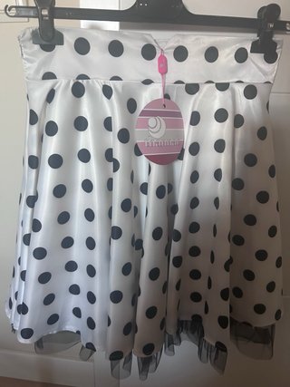 Falda lunares blanca y negra