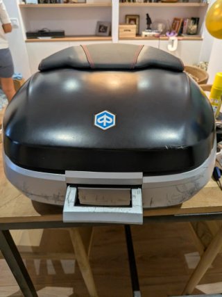 Baúl Sharp moto MP3 50L Piaggio