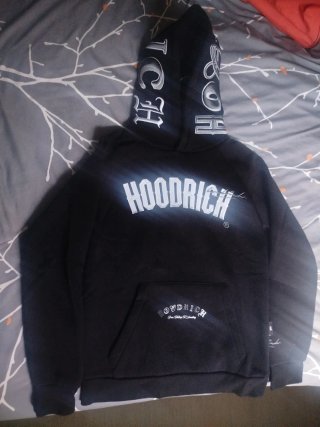 Ropa variada. Sudadera Hoodrich Negra, pantalones.