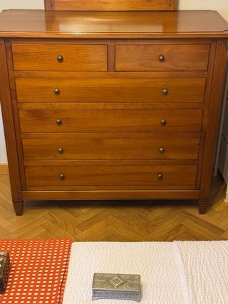 Cómoda de madera maciza y espejo