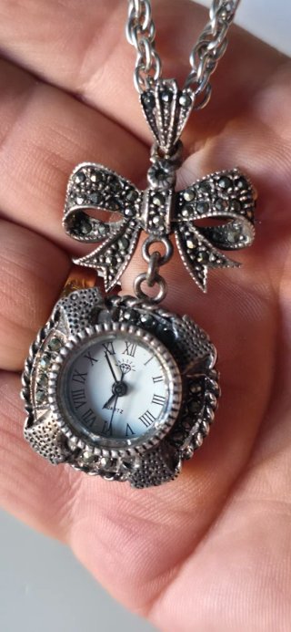 Collar con reloj de plata japon