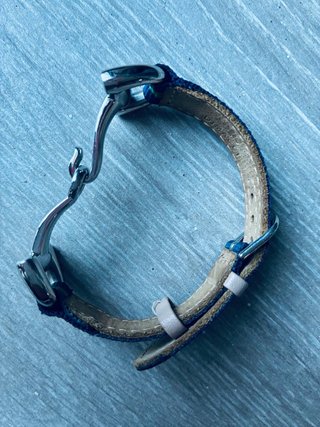 Pulsera de tela y piel como nueva