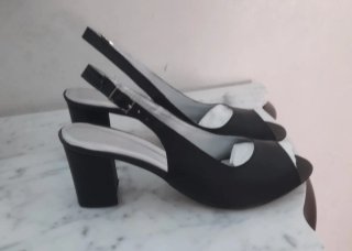 Sandali neri con tacco