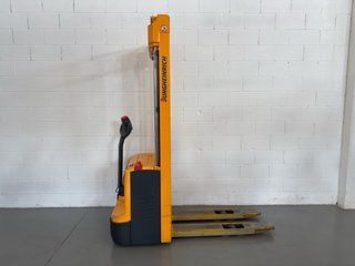 Apilador Eléctrico Jungheinrich EJC 110