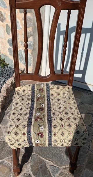 Sillas de madera con tapizado floral