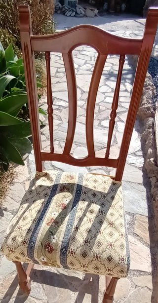 Sillas de madera con tapizado floral