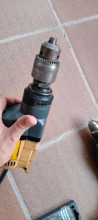 Taladro eléctrico con llave