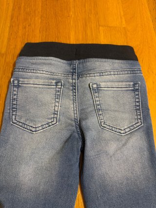 Pantalón vaquero azul niño, talla 2 años.