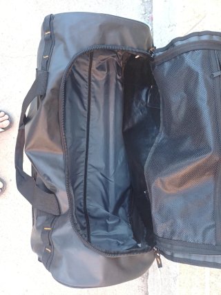 Bolsa de viaje negra con ruedas