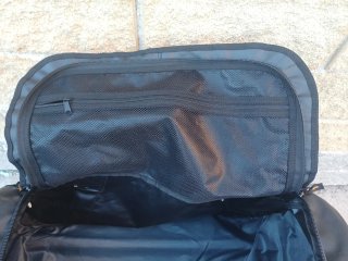 Bolsa de viaje negra con ruedas