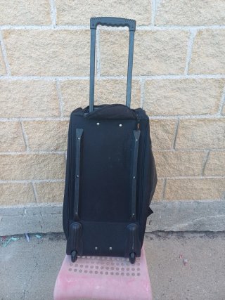 Bolsa de viaje negra con ruedas