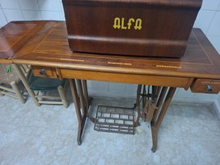Mueble Máquina de Coser Alfa