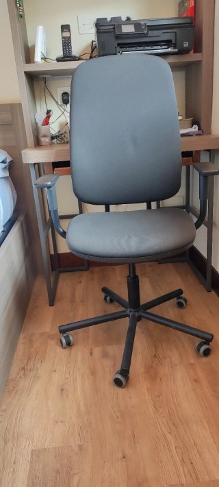 Silla de escritorio ergonómica para ordenador.