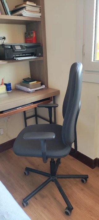 Silla de escritorio ergonómica para ordenador.