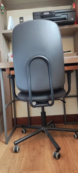 Silla de escritorio ergonómica para ordenador.