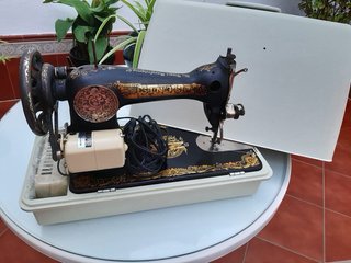 Máquina de coser Singer antigua