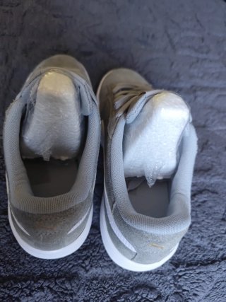 Zapatillas Puma grises cómodas