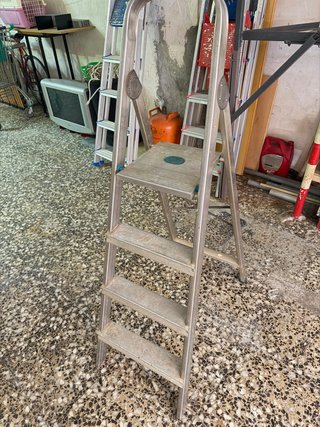 Escalera aluminio 4 peldaños